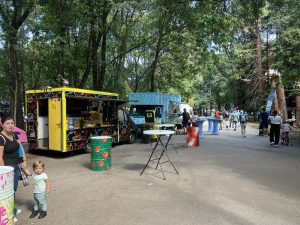 Среща с ханфу в полетата с божури на Хезе