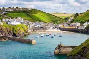 Property franchise group acquires stake in surveying firm