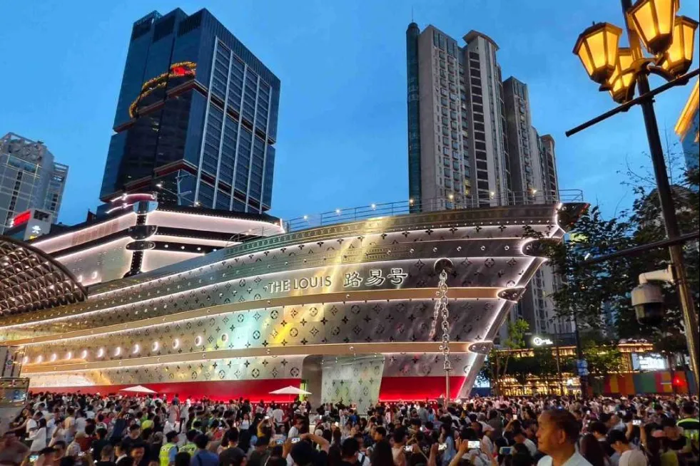 Луксозните марки отчитат ръст, докато LVMH наблюдава пазара