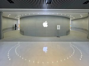 Apple преговаря с Tencent и ByteDance за AI в китайските iPhone