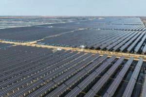 Китай вижда бърз преход към зелена и нисковъглеродна енергия от 2021-2025 г