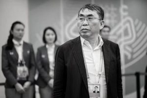 Nie Weiping между приветствие и скръб в света на Go