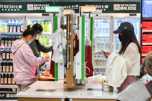 Търговците на дребно се готвят за безумното пазаруване на Пролетния фестивал