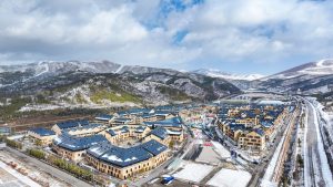 Склонове на успеха: Олимпийското наследство стимулира надграждането на туризма в ски град в Северен Китай