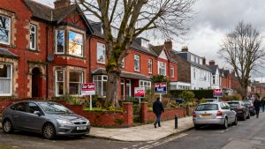 UK house prices show modest growth amid market uncertainty