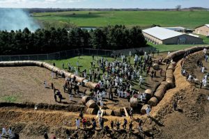 Американски активисти за правата на животните се сблъскаха с полицията заради развъдник на кучета в Уисконсин